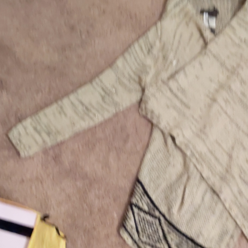 Sweater - Picture 3 of 5